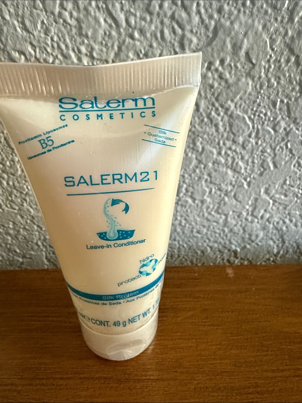SALERM21 Leave-In Conditioner — White